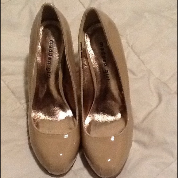 **SALE** Madden Girl Tan Patent Leather Pumps