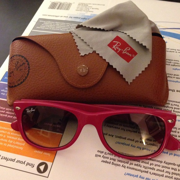 Ray-Ban New Wayfarer sunglasses in dark pink