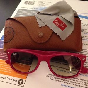 Ray-Ban New Wayfarer sunglasses in dark pink