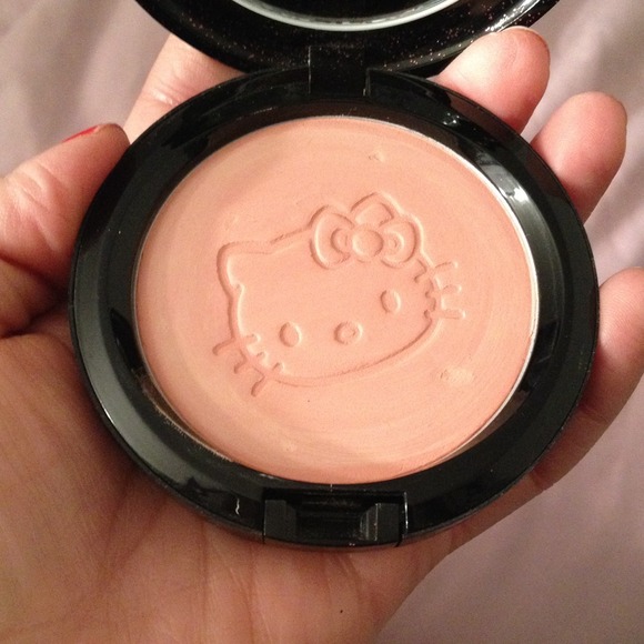 SOLD MAC hello kitty powder