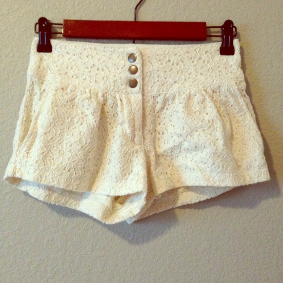 ❌SOLD❌Cream Lace Shorts