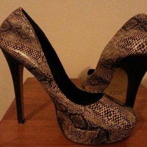 Snake print pumps