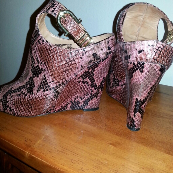 Pink snake print open-toed wedge - Picture 1 of 3