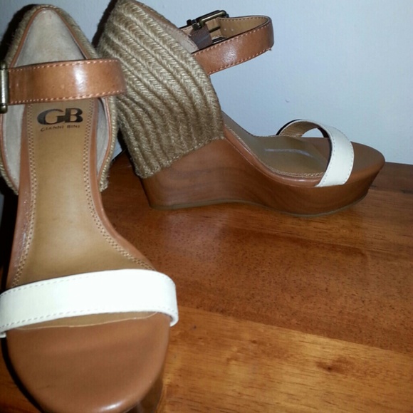 Beige multi-colored open-toed wedge sandal