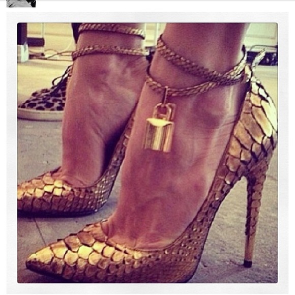 Looking for these Tom Ford beauties!!!! 🔫💣💉