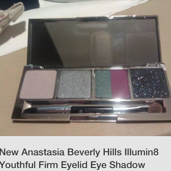 Anastasia eyeshadow palette set with brush