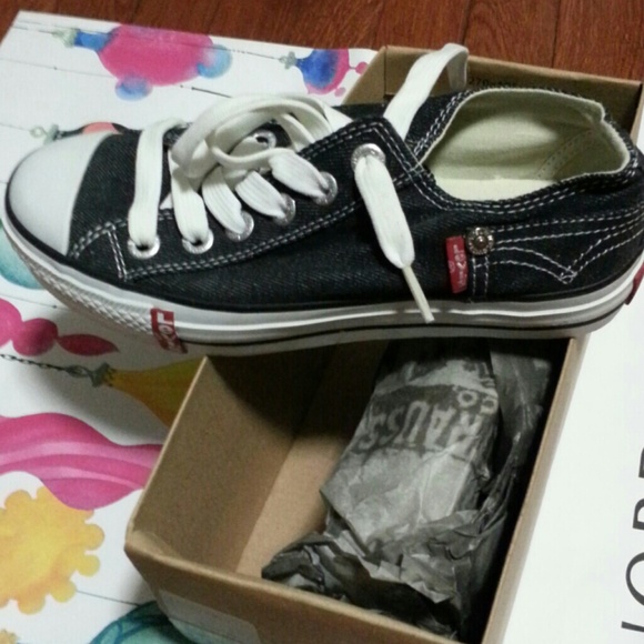 Levi's canvas upper