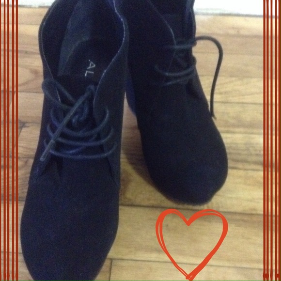 Suede wedge