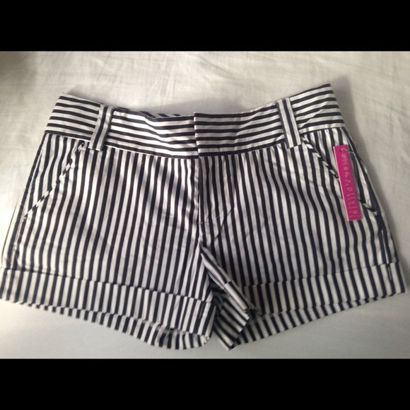 Alice + Olivia NWT striped cady cuff shorts