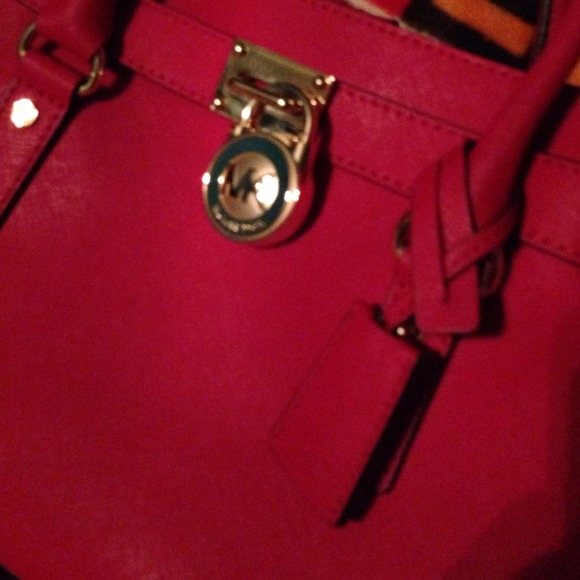 Soldπ«π«π«π« - Picture 2 of 4