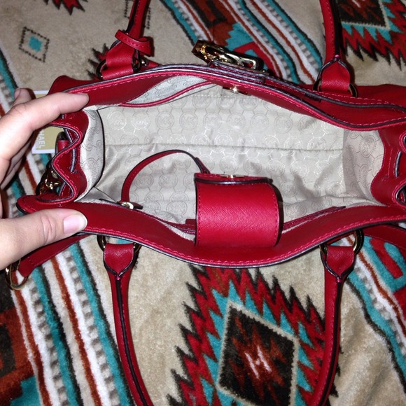 Soldπ«π«π«π« - Picture 3 of 4