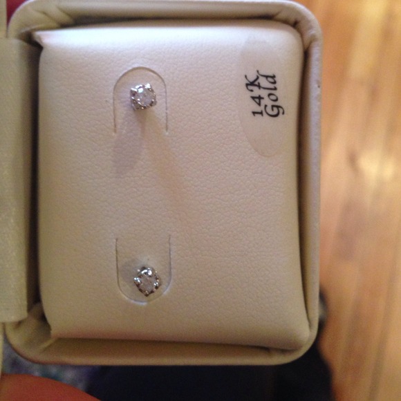 Earrings - Picture 2 of 3