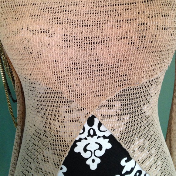 **BUNDLED**Hi low top/coverup - Picture 2 of 4