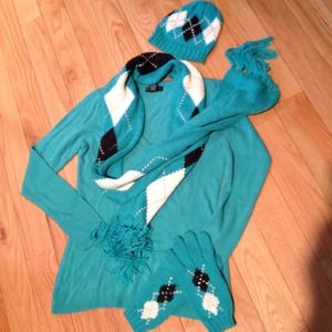 Adorable sweater and hat/gloves/scarf to match