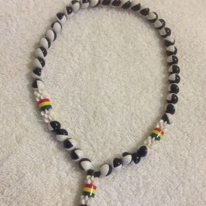 NECKLACE made in PEARL, it's handmade very UNIQUE