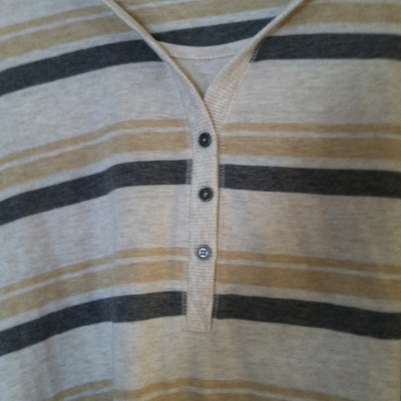 Top - Picture 2 of 4