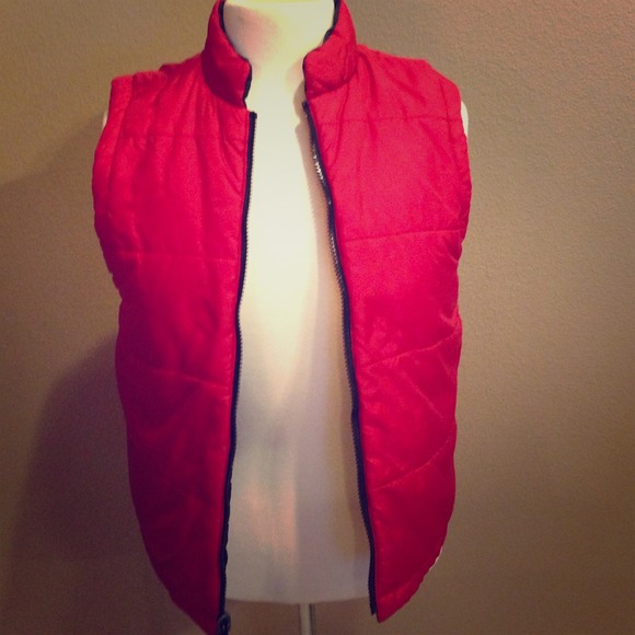Red/Black Reservable Vest
