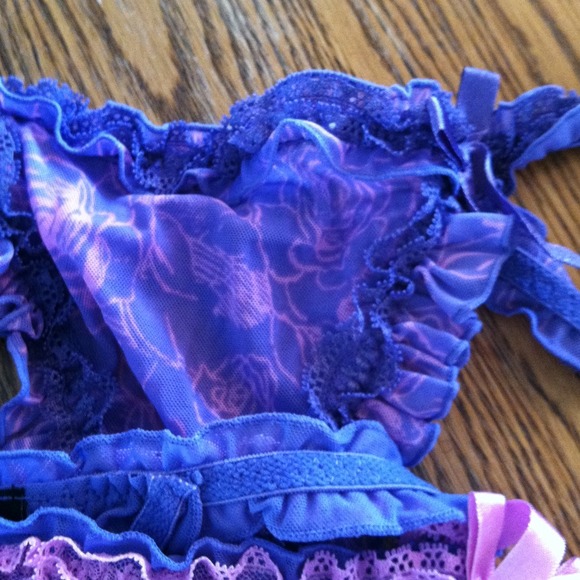 Thong - Picture 3 of 4