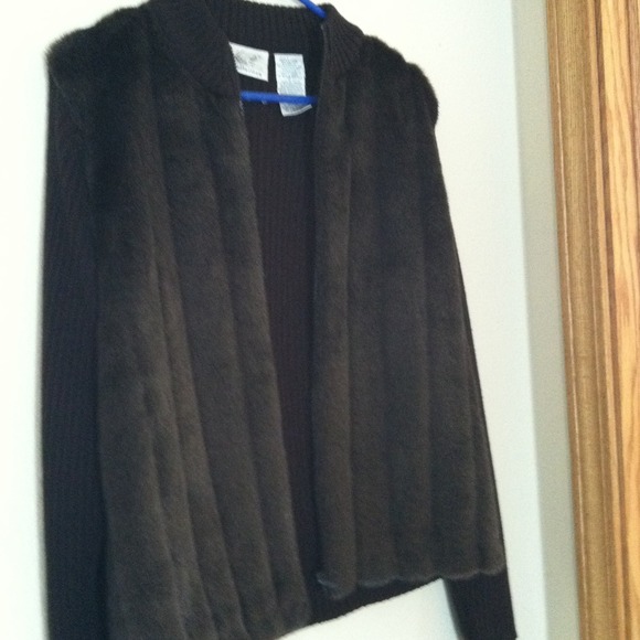 Sweater - Picture 1 of 3