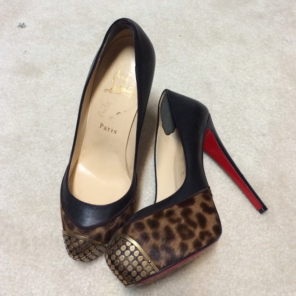 Christian Louboutin - Picture 2 of 4