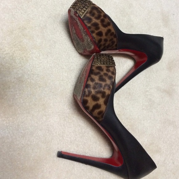 Christian Louboutin - Picture 4 of 4