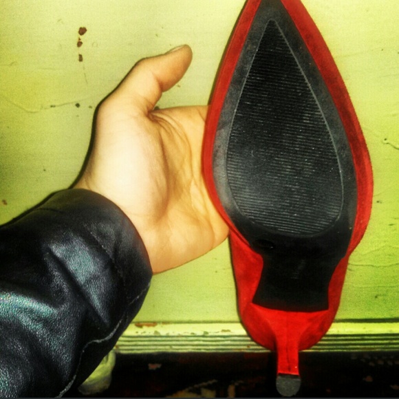 XSOLDX 🎀 Brand NWOT BCBG red suede heels 🎀 - Picture 2 of 3