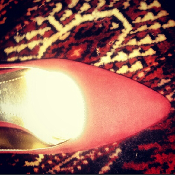 XSOLDX 🎀 Brand NWOT BCBG red suede heels 🎀 - Picture 3 of 3