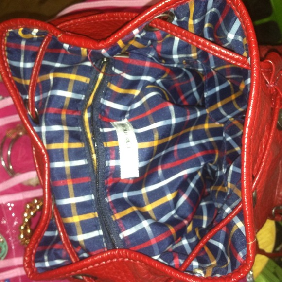 Red bag - Picture 2 of 4