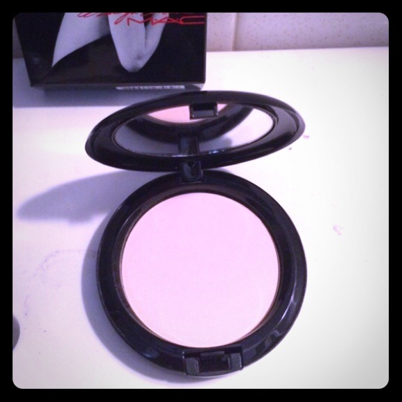 Forever Marilyn - Mac beauty powder