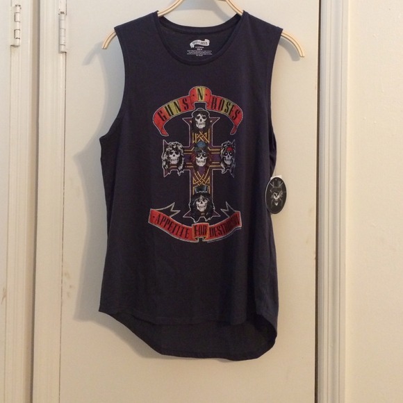 💖SOLD💖Trendy guns and roses tank.