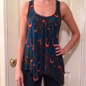 Razor back peacock top