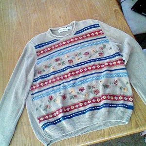 Indie sweater floral embroidery