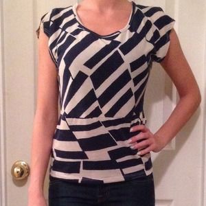 Patterned Ivory/navy top