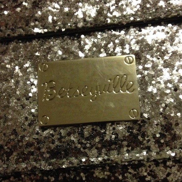 Betseyville sparkle purse - Picture 2 of 3