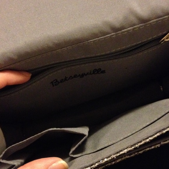 Betseyville sparkle purse - Picture 3 of 3