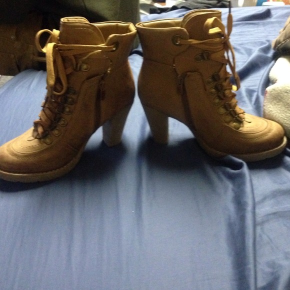 Brown pleather ankle boots! - Picture 2 of 4