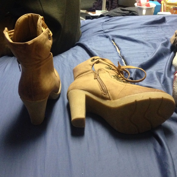 Brown pleather ankle boots! - Picture 3 of 4
