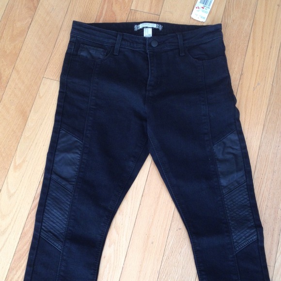Forever21 BLACK skinny jeans with faux leather