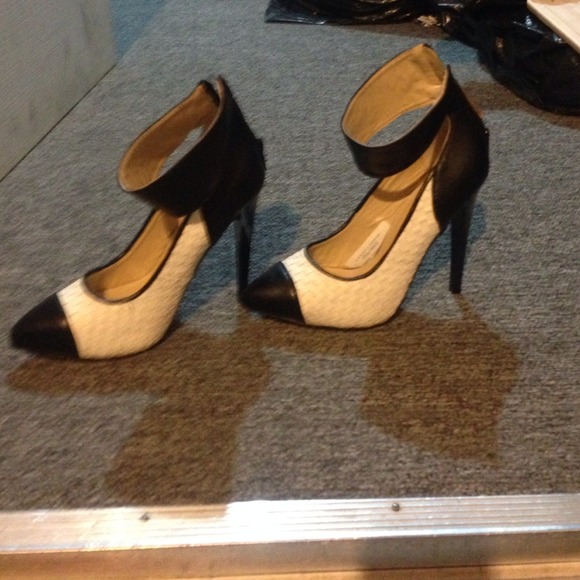 Heels - Picture 2 of 4