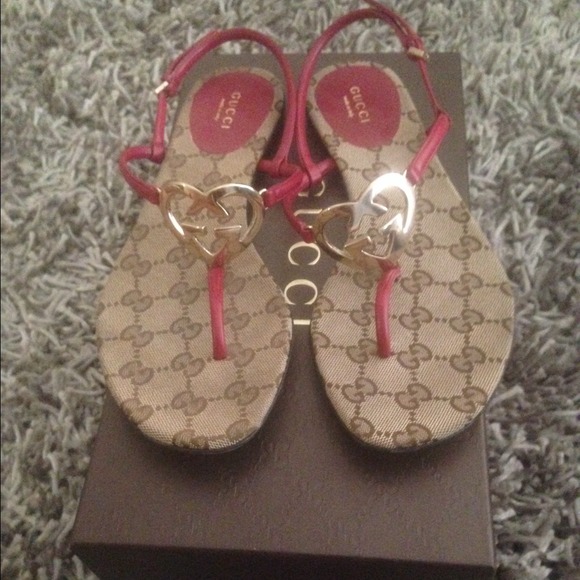 💜SOLD💜 Gucci Heart Shaped G Thong Sandal