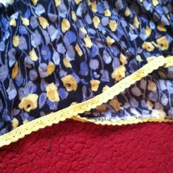 Adorable halter top! - Picture 4 of 4