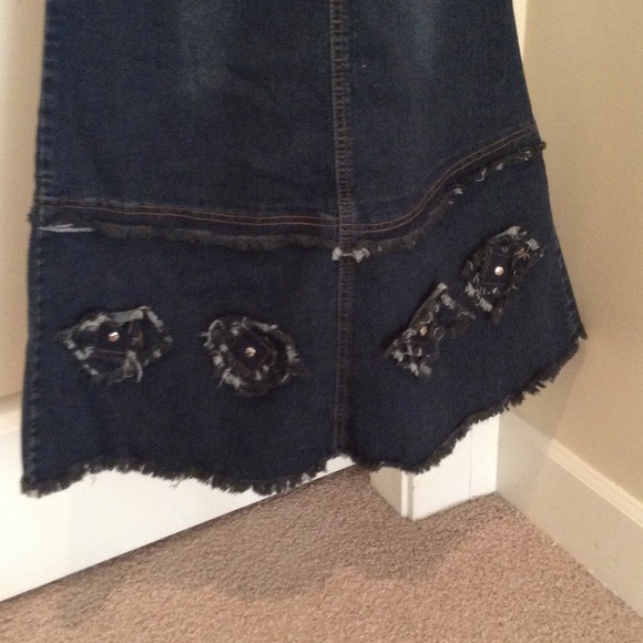 ❣❣Awesome skirt with cute details - Picture 3 of 4