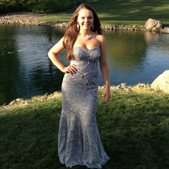 Silver prom gown! - Picture 1 of 4