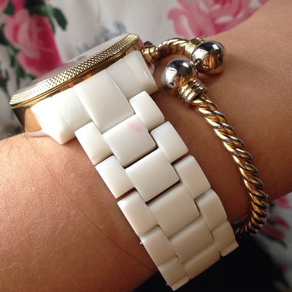 Authentic Michael Kors white and gold watch - Picture 4 of 4