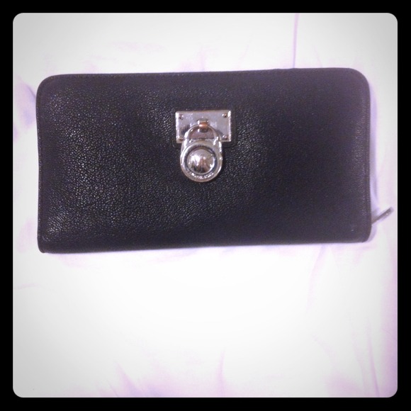 Michael Kors black leather zip wallet❤