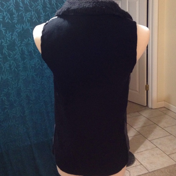 ❤️GIFTED❤️Calvin Klein Puffer Vest - Picture 2 of 4