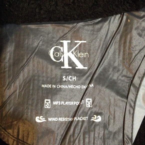 ❤️GIFTED❤️Calvin Klein Puffer Vest - Picture 4 of 4