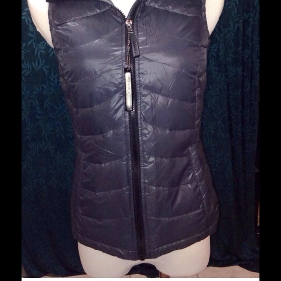❤️GIFTED❤️Calvin Klein Puffer Vest - Picture 3 of 4