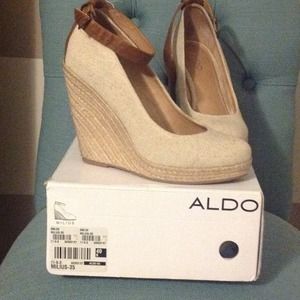 Aldo wedge shoes
