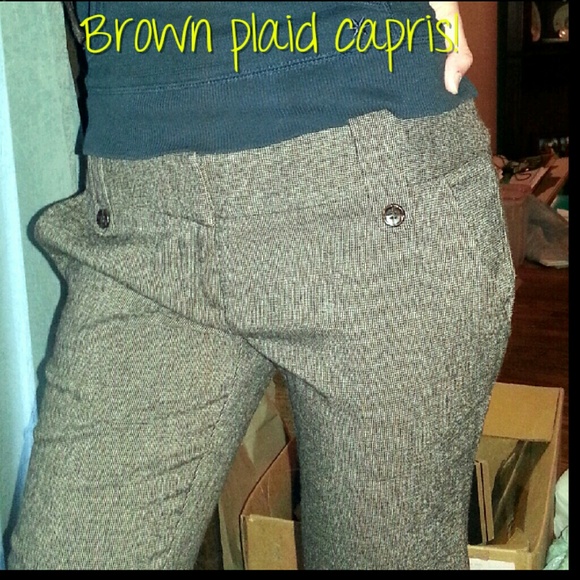 **FOR DAWNICLE**Brown plaid capris!